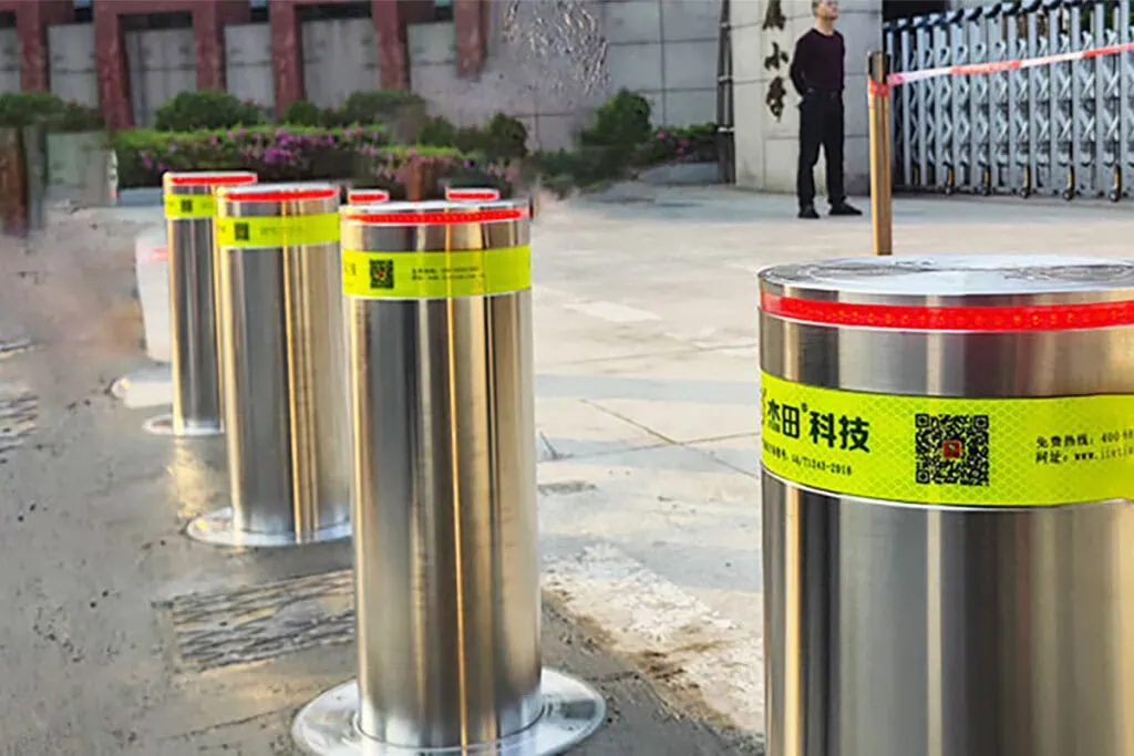 what is a retractable bollard