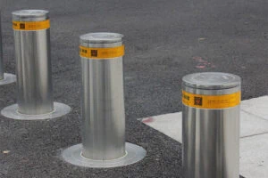 how to maintain hydraulic automatic bollards
