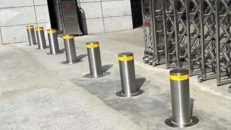 retractable bollard maintain